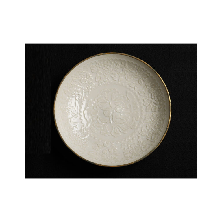 古陶瓷 定窯 白釉 印花 花卉紋 包銅口賞盤 款大定元年