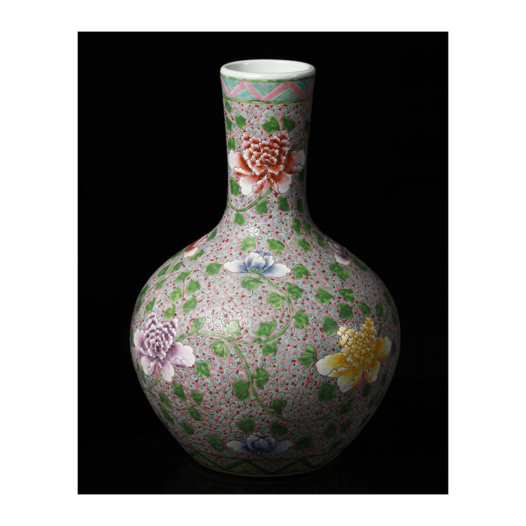 古陶瓷 粉彩 纏枝牡丹 如意捲草錦地紋 天球瓶 款乾隆年製