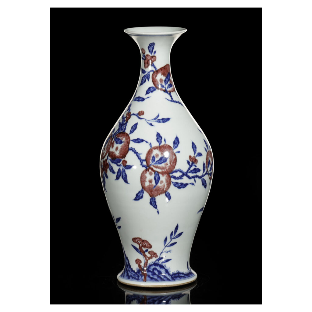 2106 古美術  大清雍正年製銘　天藍釉　花鳥紋橄欖瓶　珍蔵品　時代物 2106 古美術 大清雍正年製銘 天藍釉 花鳥紋橄欖瓶 珍蔵